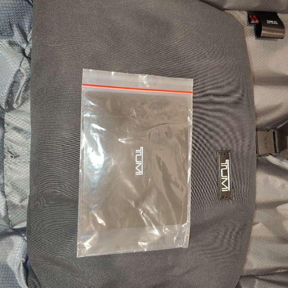 NWT Tumi V4 Continental 4 Wheeled Carry-On Front Pocket - Picture 13 of 13